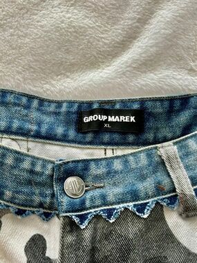 GROUP MAREK Two-Toned Scalloped Waistband Camo Print Jeans XL